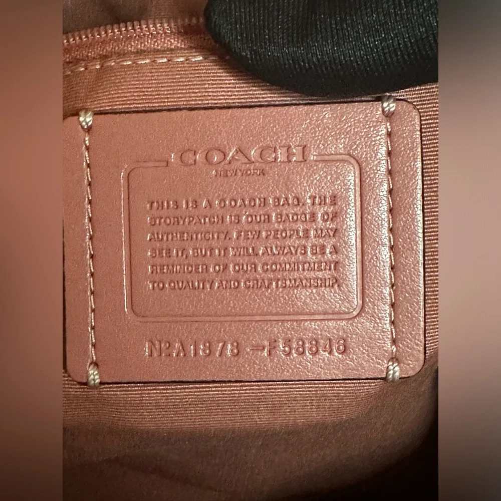 Coach Outlet light pink city zip tote GUC - Picture 12 of 16